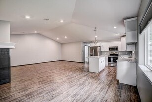 Building Photo - 540 5th St E