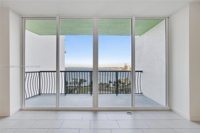 Building Photo - 1756 N Bayshore Dr