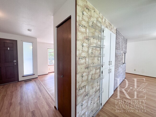Building Photo - Spacious Poulsbo Home with Large Basement, Fenced Yard & Garden Space