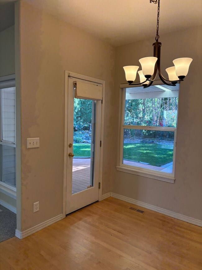 Building Photo - 4 bedroom and 2 bathroom house