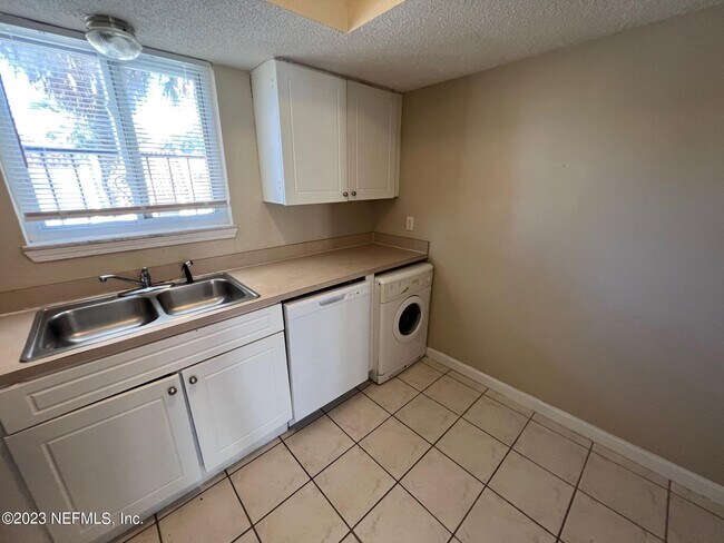Building Photo - 6654 Bell Tower Ct