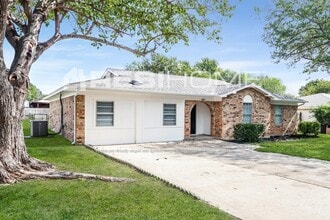 Building Photo - 1001 John Reagan St