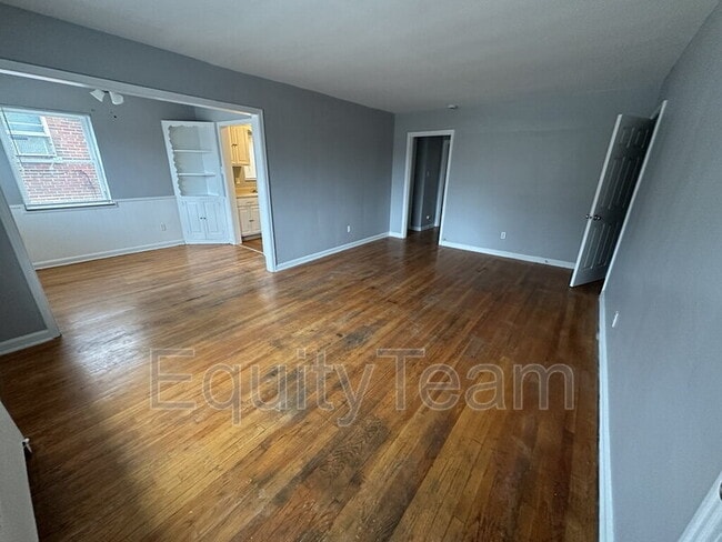 Building Photo - 5933 Oakwood Ave