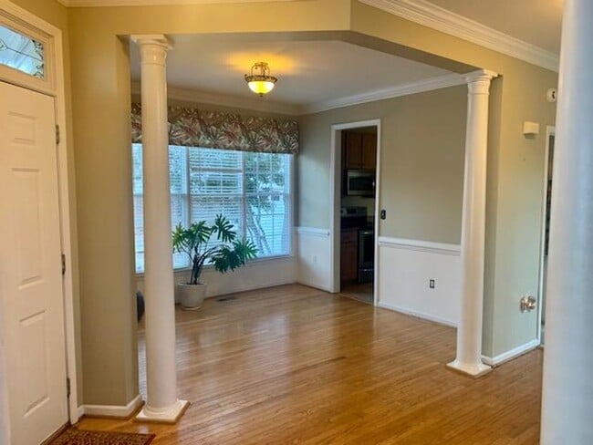 Building Photo - 110 Park Oaks Ct