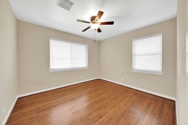 Building Photo - 1607 Willowby Dr