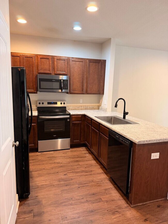 Building Photo - 5972 Callaway Cir