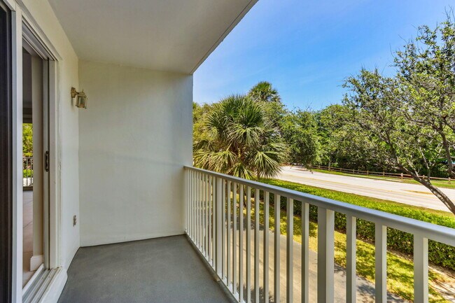 Building Photo - 950 Ponce De Leon Rd