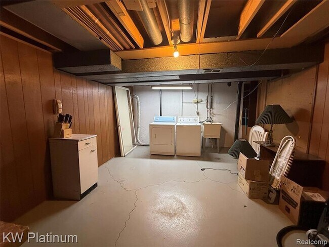 Building Photo - 16870 Edloytom Way