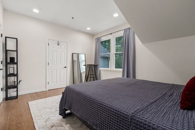 Building Photo - 112 Highland Ave