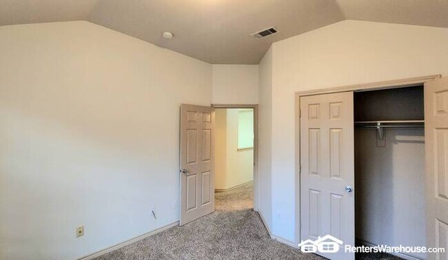 Building Photo - Beautiful Townhome in Euless!!