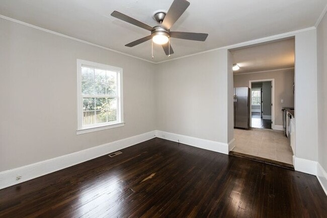 Building Photo - 1BD/1BA Duplex Home with Additional Flex R...