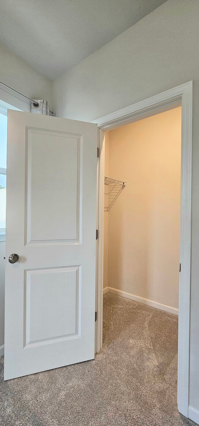 Building Photo - 904 Kinsey Aly