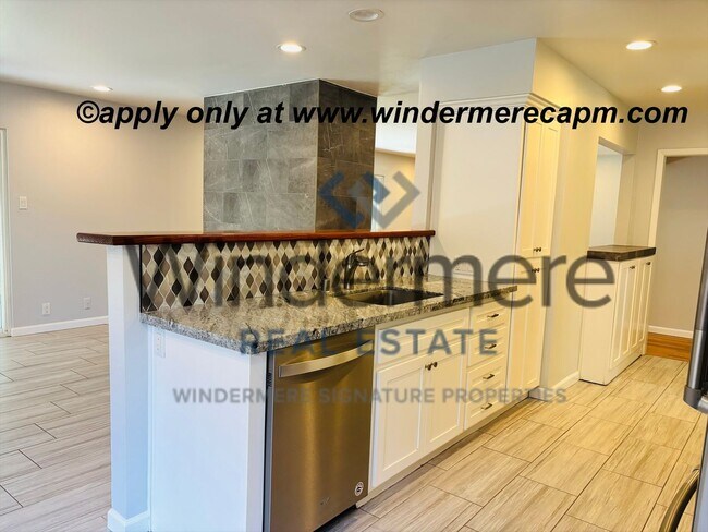 Building Photo - Beautiful 3BD/ 2BA Arden Arcade Home with Spacious Yard In Highly Desirable Location!