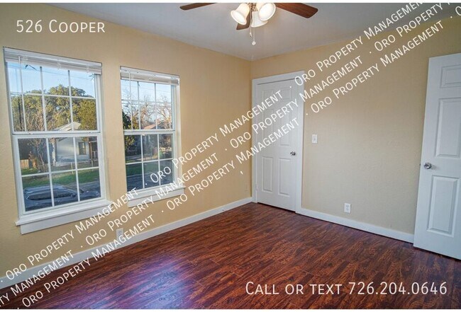 Building Photo - 526 Cooper-