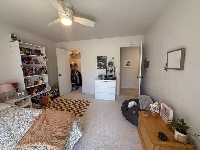 Building Photo - 1925 Bunting Ct