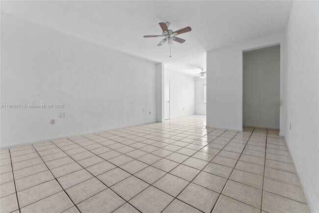 Building Photo - 1165 Marseille Dr