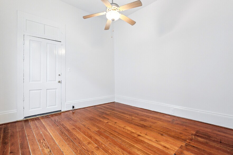 Building Photo - 6072 Annunciation St