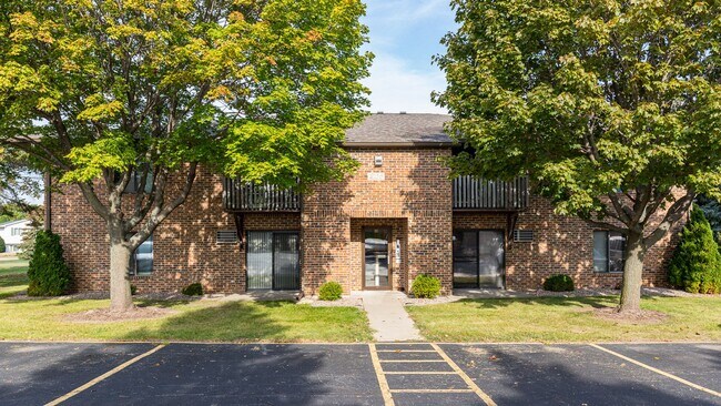 Primary Photo - Shadow Creek Apartments - Updated!