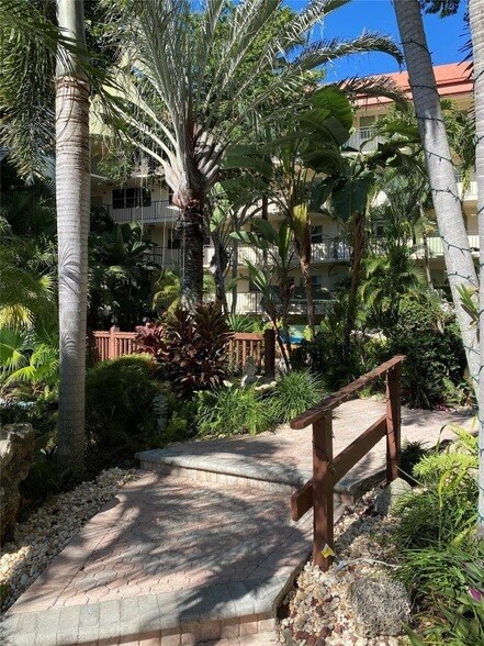 Building Photo - 5300 NE 24th Terrace