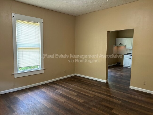 Building Photo - 108 Elm St