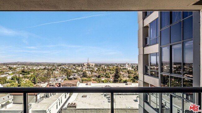 Building Photo - 10724 Wilshire Blvd
