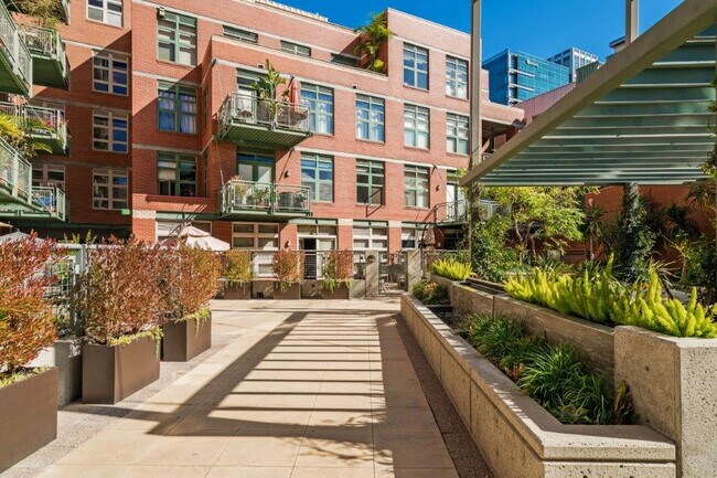 Building Photo - $3,695 - 1 Bed + Den / 1.5 Bath Condo at Parkloft Residence in Downtown San Diego