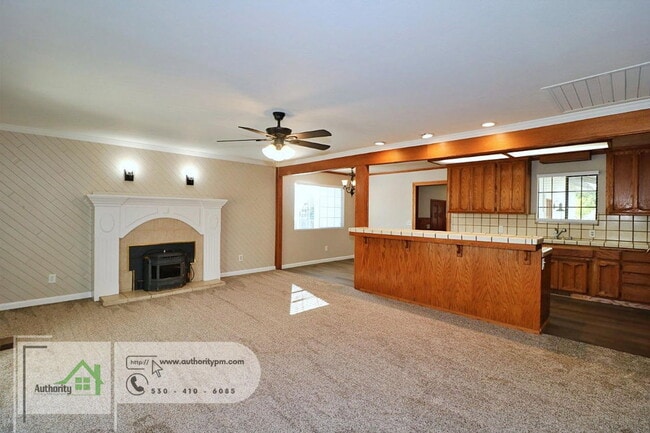 Building Photo - 155 Mary Ln