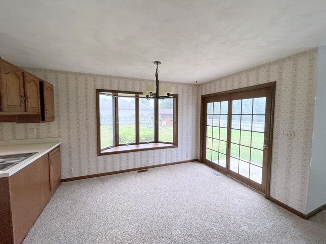 Building Photo - Country Charm Large 2-Bedroom Duplex in Mi...