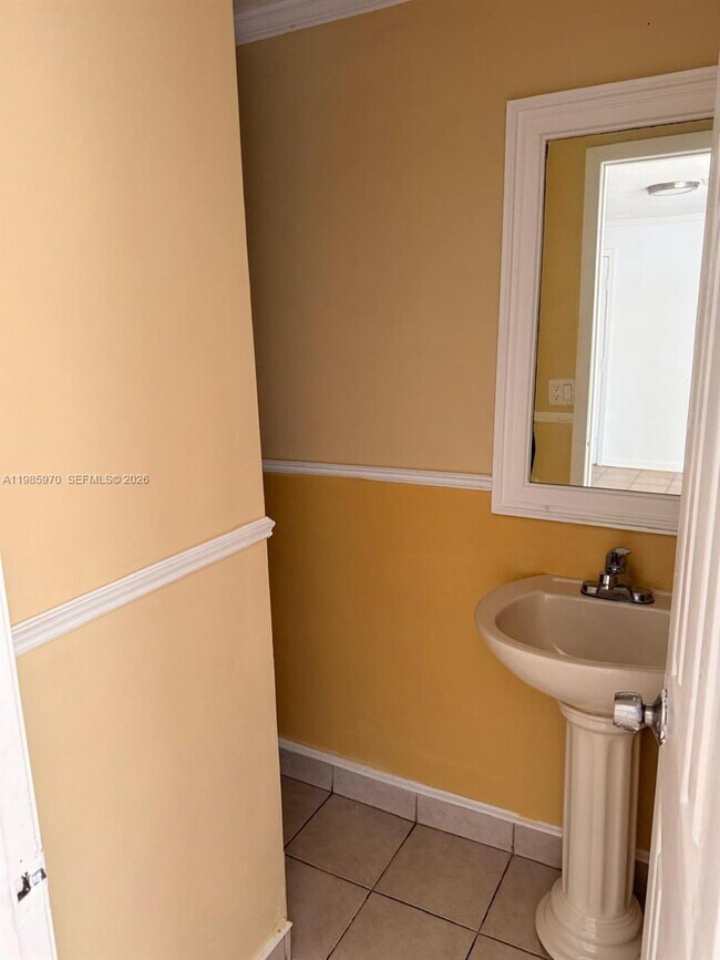 Building Photo - 409 NW 33rd St