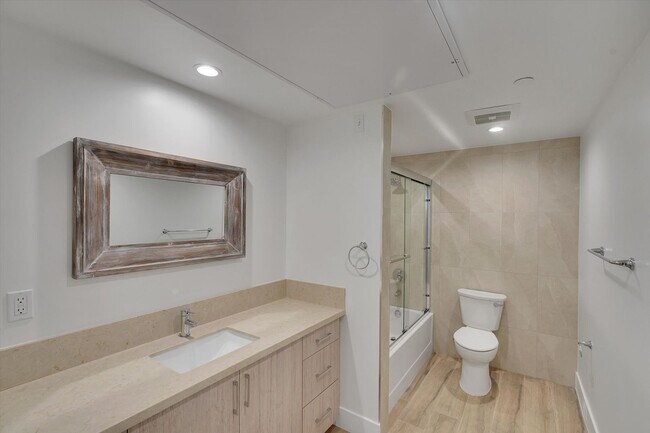 Building Photo - Riverside 4 Lease