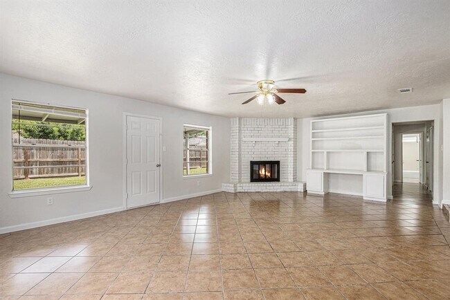 Building Photo - 9418 Spiralwood Ln