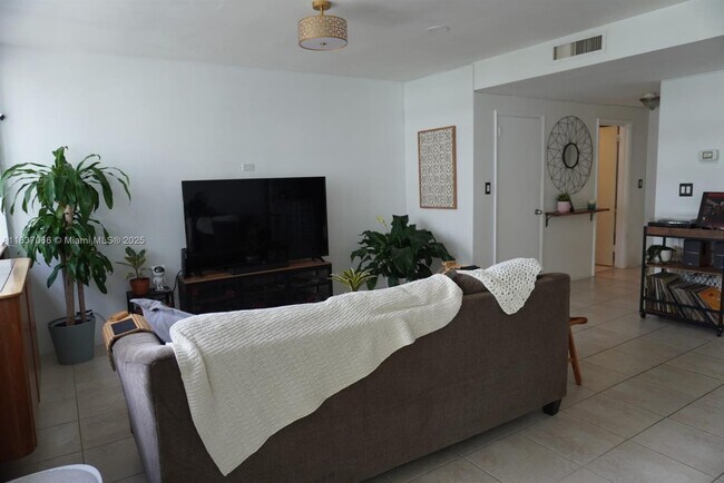 Building Photo - 1408 Brickell Bay Dr