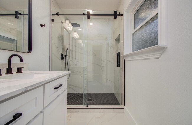 Building Photo - 4914 W 43rd St