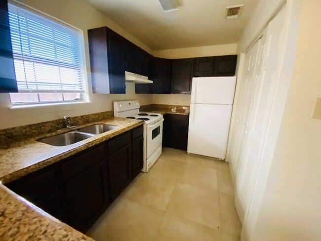 Building Photo - 2903 Patzcuaro Dr