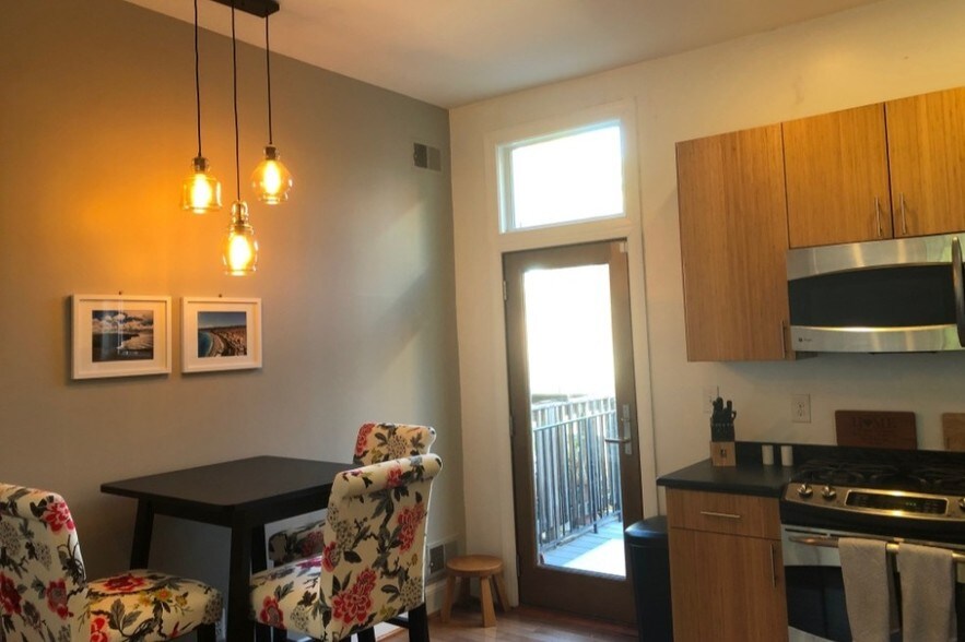 Building Photo - 703 13th St NE