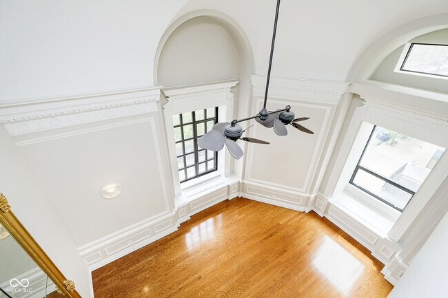 Building Photo - 350 N Meridian St