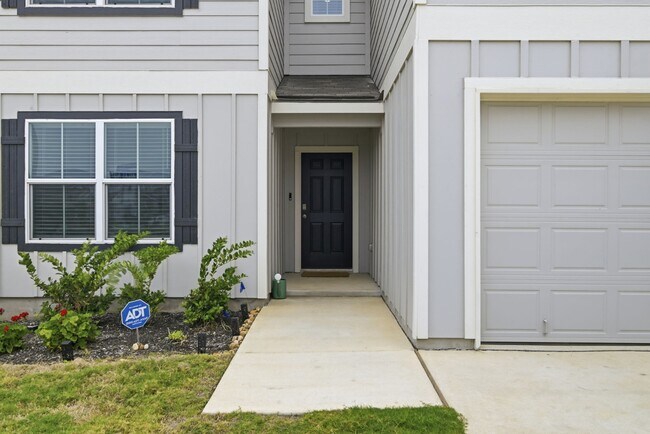 Building Photo - New 4-bed 3-bath home available near Lackland AFB! Move in Now!
