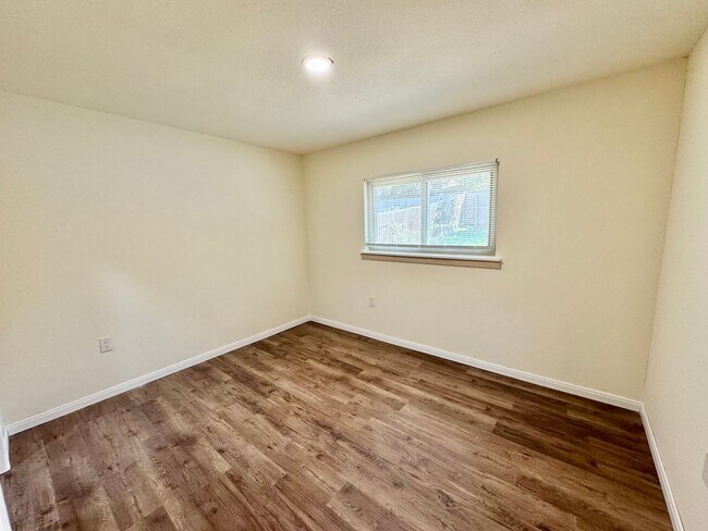 Building Photo - *COMING SOON* *MOVE IN SPECIAL* Beautiful 3-Bedroom/ 2 Bath REMODELED Home!