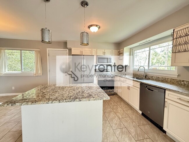 Building Photo - 7813 Holiday Hills Cir