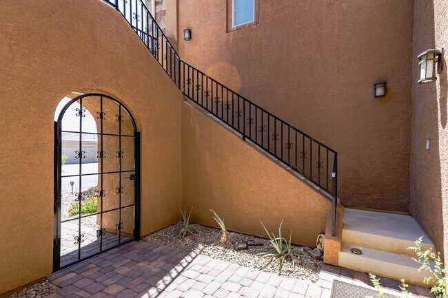 Building Photo - Stunning 5 Bed, 4 Full Baths And 2 Half Ba...