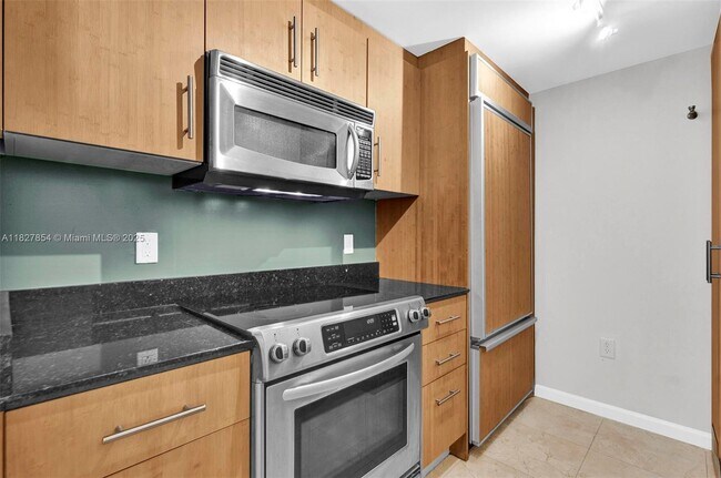 Building Photo - 10275 Collins Ave