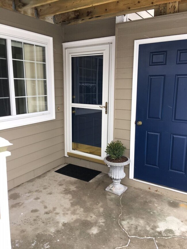 Building Photo - Furnished-Bay Views- Long Term!