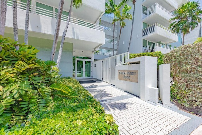 Building Photo - 7800 Collins Ave