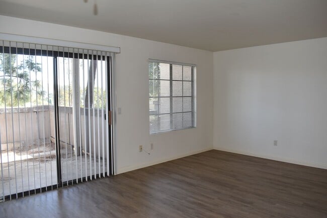 Building Photo - Remodeled 1 Bed, 1 Bath First Floor Condo in Carmel Trails