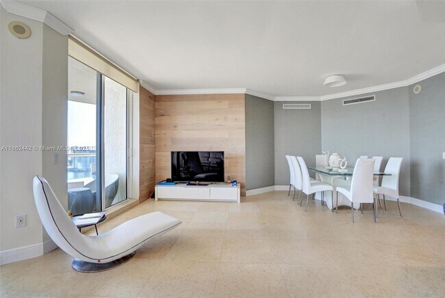 Building Photo - 6000 Island Blvd