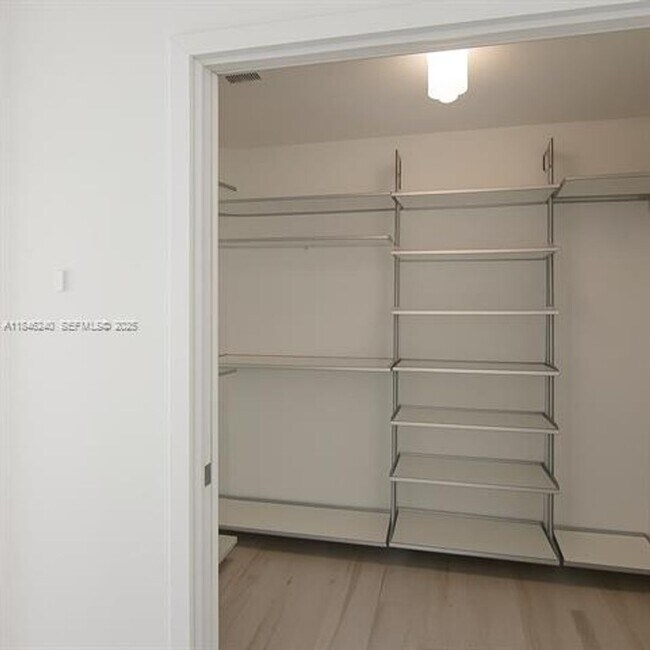 Building Photo - 480 NE 31st St