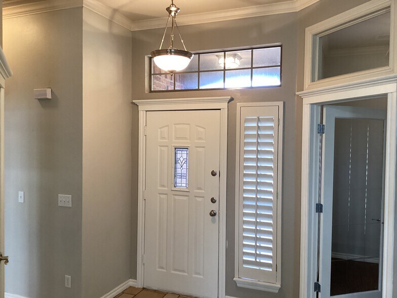 Building Photo - 17533 Zinc Dr