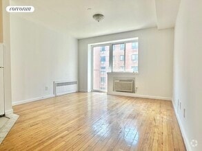 Building Photo - 422 E 10th St