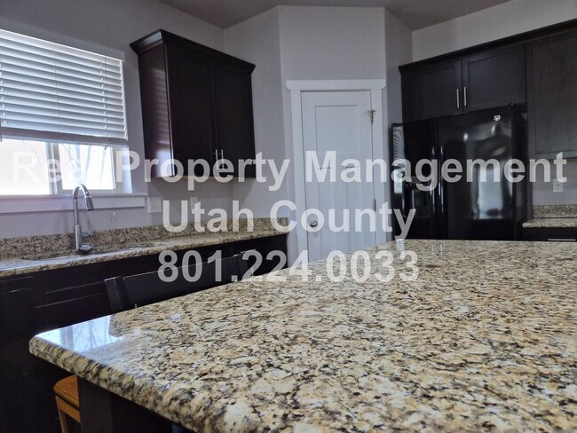 Building Photo - Townhome in Eagle Mountain