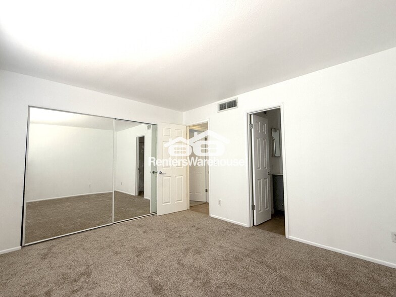 Building Photo - 1336 N 85th Pl